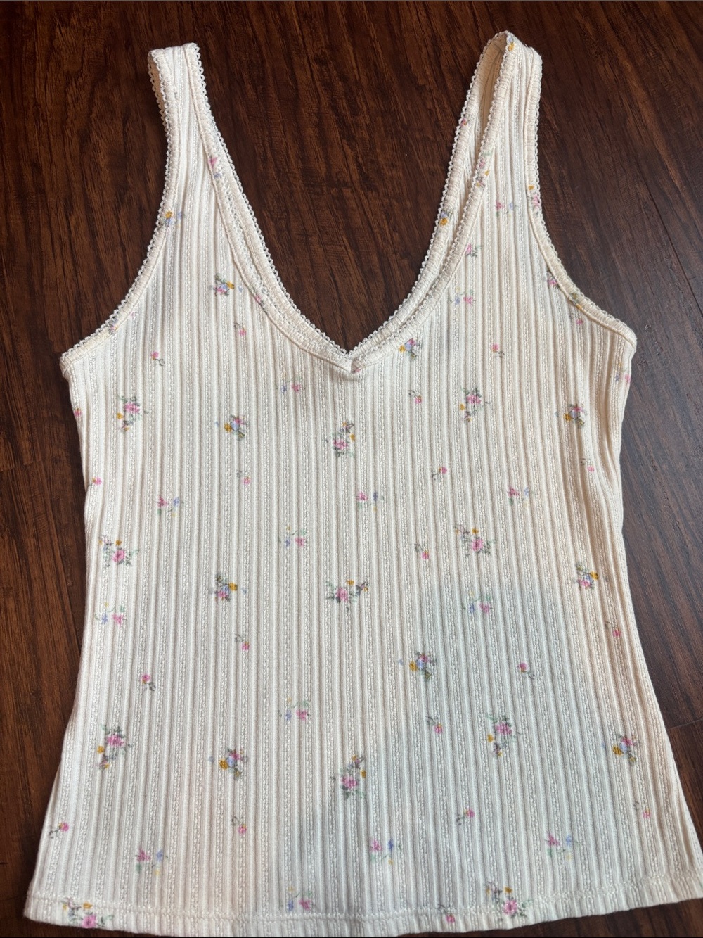 Universal Thread Ivory Ribbed V-Neck Ditzy Floral Tank